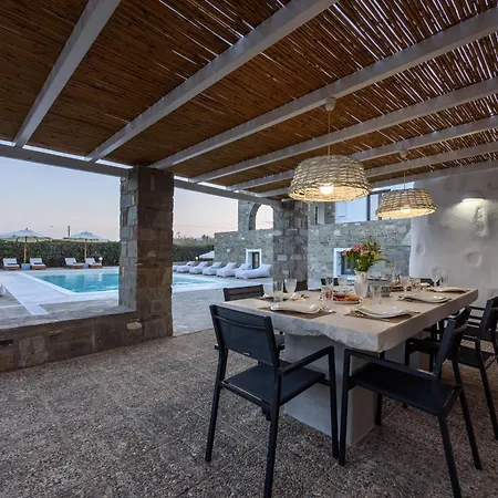 Isterni Paros Villa *
