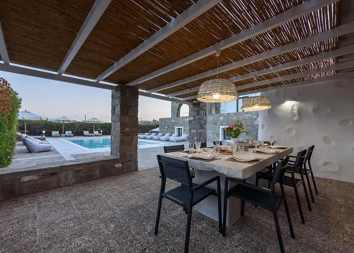 Isterni Paros Villa *